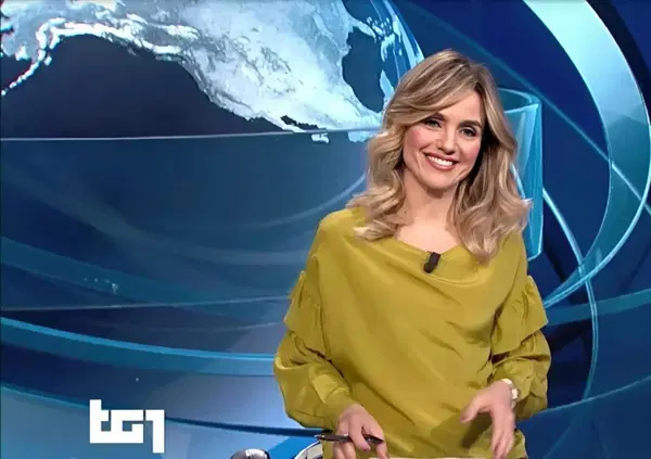 Il peggio del funerale di Papa Francesco? Gli inviati della Rai: dalle interruzioni di Laura Chimenti al Tg1 ai giornalisti sorridenti che interrogano la gente: "Sono venuti a testimoniare". Ma che cosa?