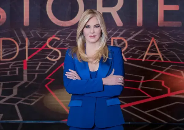 Eleonora Daniele torna dopo l'annuncio (contestato) della morte di Papa Francesco, ma com'&egrave; Storie di Sera su Rai 1? Se cronaca dev'essere, ecco perch&eacute; il programma funziona...