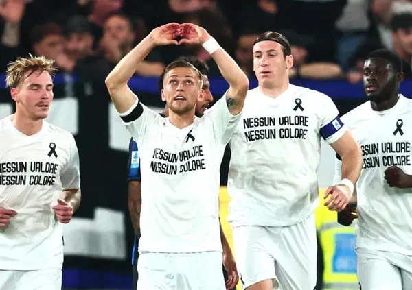 Per il Papa tutto il calcio si ferma, ma quando muore il suo fisioterapista il Lecce deve giocare per lo show? Elogio ai giocatori giallorossi che hanno reso onore al vero calcio protestando contro la Serie A