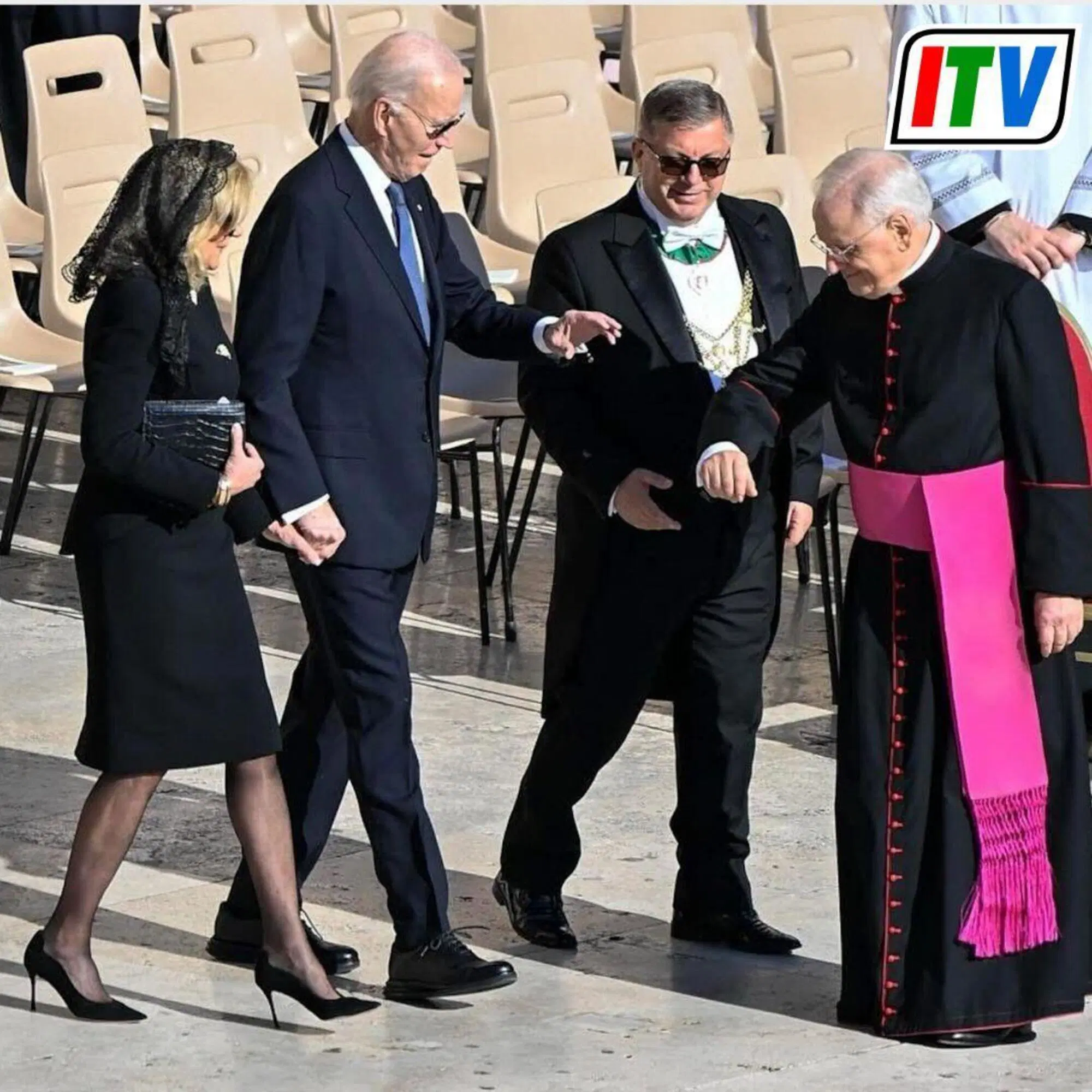 Gerardo Capozza accoglie Joe Biden ai funerali di Papa Francesco a San Pietro 