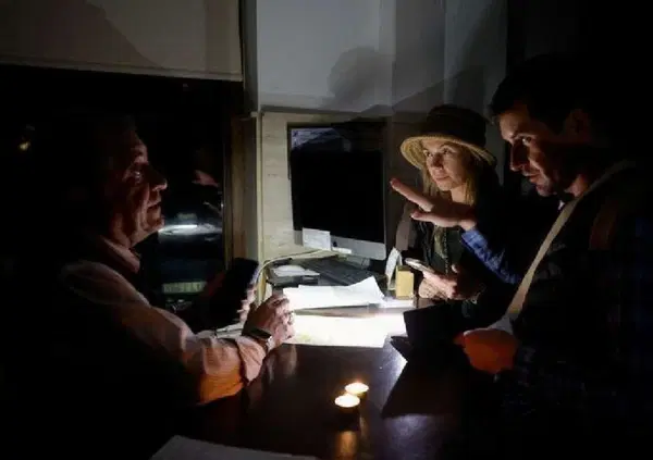 BLACKOUT O ATTENTATO? Matteo Gracis era in Spagna: "Attacco hacker o disastro climatico? Basta poco per mandare in tilt la nostra societ&agrave;". E sui complotti: "Vederli ovunque &egrave; grave come vederli mai..."