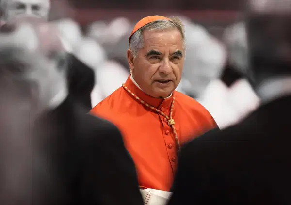 Conclave, il documento di Papa Francesco contro il cardinale Becciu &egrave; falso? La bomba di Bisignani: &ldquo;E se qualcuno avesse approfittato della sua malattia per fargli firmare la lettera?&rdquo;