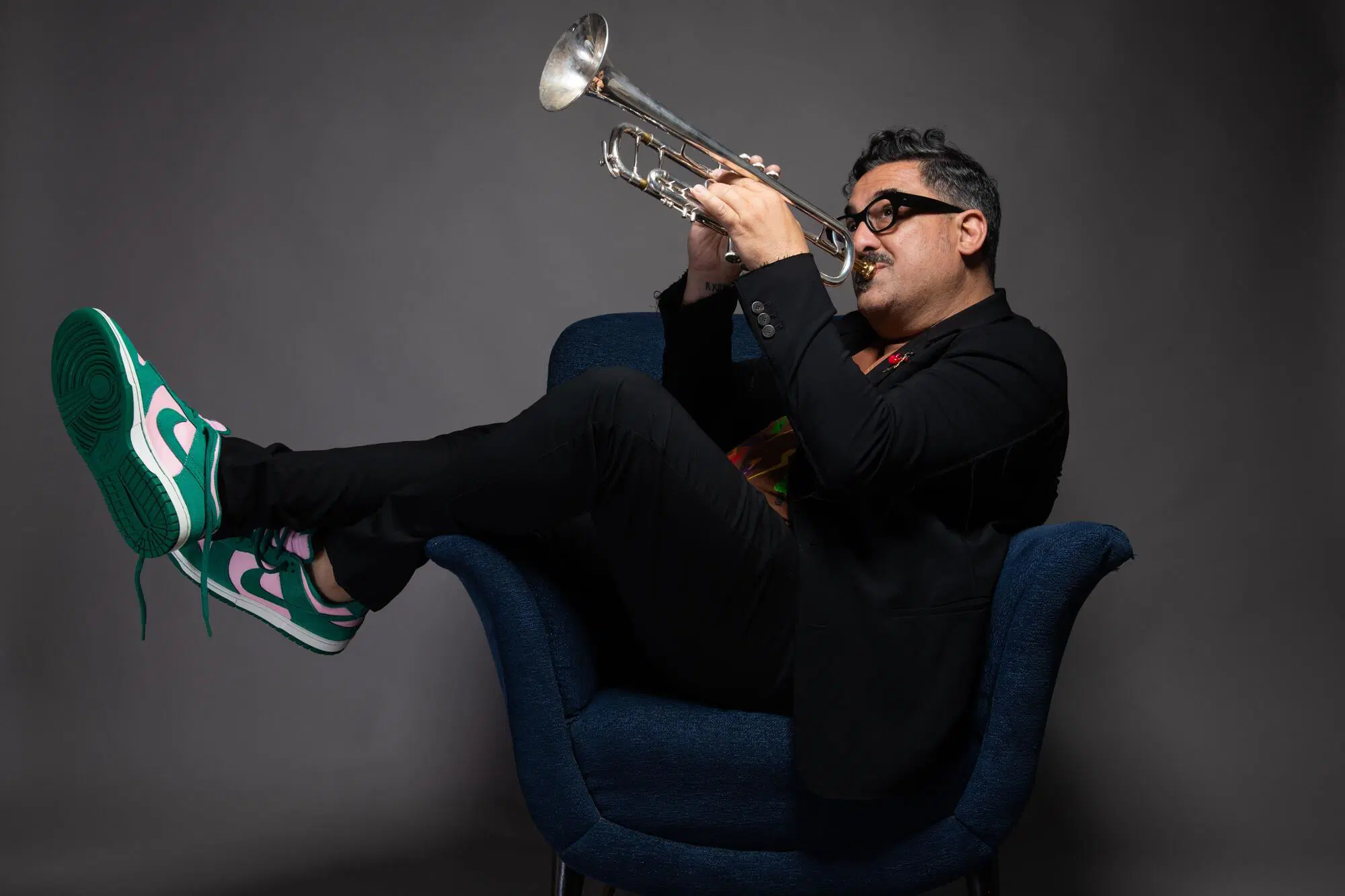 Intervista bomba a Roy Paci dal Concerto Uno Maggio di Taranto: &ldquo;&Egrave; resistenza culturale, senza politically correct o censura&rdquo;. Il Concertone di Roma? &ldquo;Passerella di mode del momento&rdquo;. E sul salario minimo e il reddito universale...