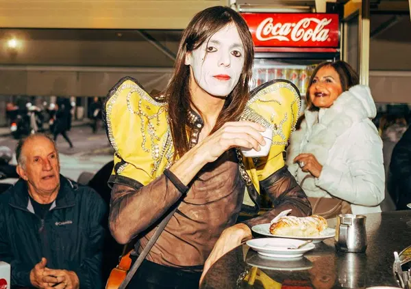 Fermi tutti, le freak c&rsquo;est chic? Da Lucio Corsi a Edoardo Prati, stiamo assistendo alla rivincita dei disadattati