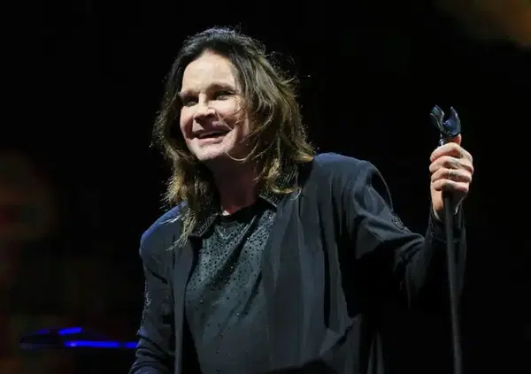 Le bombe di Ozzy Osbourne prima dell&rsquo;ultimo concerto dei Black Sabbath: &ldquo;Il ritiro? Non voglio morire in una stanza d&rsquo;albergo&rdquo;. L&rsquo;incontro con Paul McCartney: &ldquo;Come vedere Dio&rdquo;. La depressione, la &ldquo;fot*uta operazione&rdquo; e&hellip;
