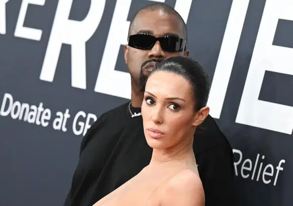 Ma avete visto la NUOVA FOTO di Bianca Censori? Look alla Kim Kardashian? E Kanye West&hellip;