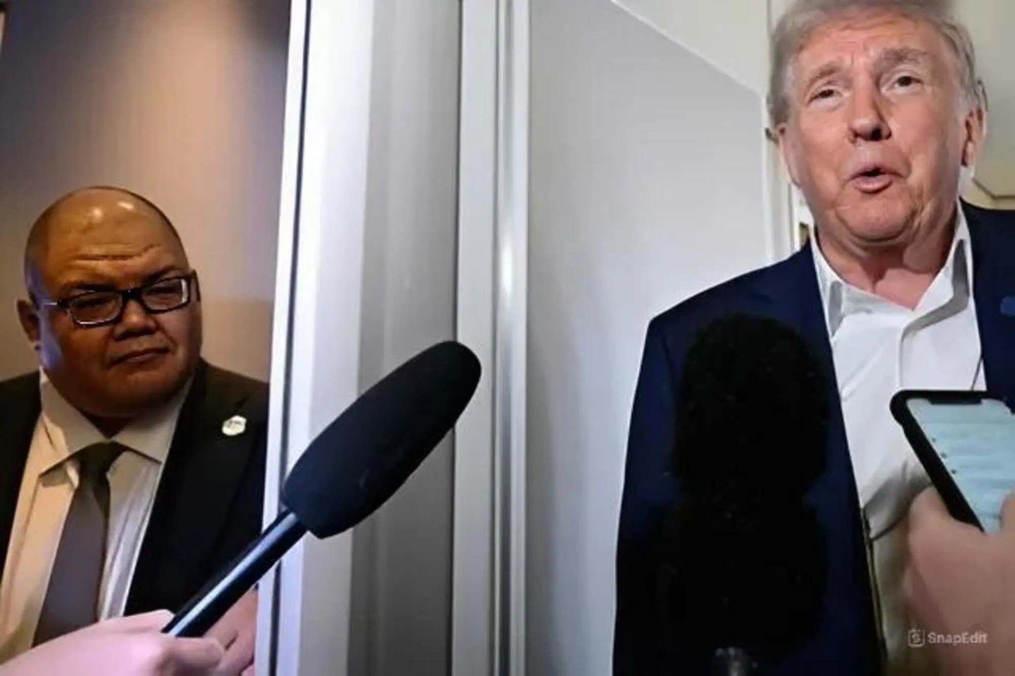 Steven Cheung con Donald Trump