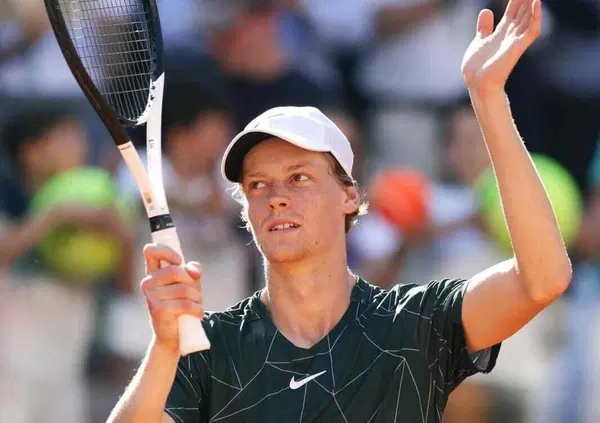 Siamo agli Internazionali di Roma per il grande ritorno di Jannik Sinner: ecco tutto quello che non vi dicono, tra sogni e stangate con panini a nove euro