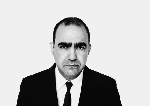 Che botte tra Gu&egrave; e Elio! Il rapper: &ldquo;Fa un programma monnezza (Like a Star sul Nove). E le storie tese continuano a Supernova di Cattelan: &ldquo;L'autotune? Un'umiliazione del genere umano&hellip;&rdquo;