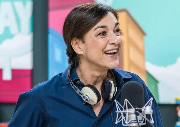 Daria Bignardi distrugge Val&eacute;rie Perrin e Joel Dicker: &ldquo;Come la torta al cioccolato del supermercato, golosa ma non ti nutre e magari &egrave; tossica&hellip;&rdquo; Cambiare l&rsquo;acqua ai fiori? &ldquo;Ho perso sei ore a leggerlo e&hellip;&rdquo;