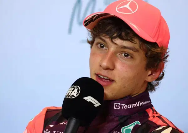 Ok, ma perch&eacute; Kimi Antonelli non corre con la Ferrari? C'entra la determinazione di Toto Wolff, il contratto di Lewis Hamilton e...