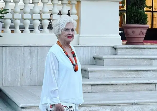 WANNA MARCHI ON FIRE: gli haters la attaccano come personal chef e lei li distrugge: &ldquo;Lavoro dai 13 anni, le botte di mio marito e truccavo i morti&rdquo;. Tutti zitti?