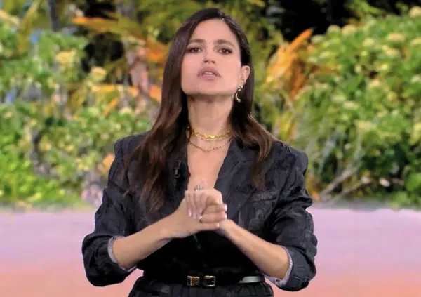 Isola dei Famosi, le pagelle: Simona Ventura esonda (8), Adinolfi di Schr&ouml;dinger (7), Pretelli da pausa pip&igrave; (5). Il figlio di Siffredi? Con la foto hard (4). E la conduttrice Veronica Gentili e gli altri concorrenti&hellip;