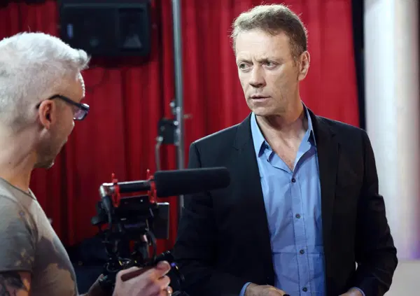 Rocco Siffredi vs Iene, i filmati in esclusiva MOW che distruggono le accuse: davvero non si sapeva nulla delle scene ed erano tutti non professionisti? Ecco la verit&agrave; [VIDEO]