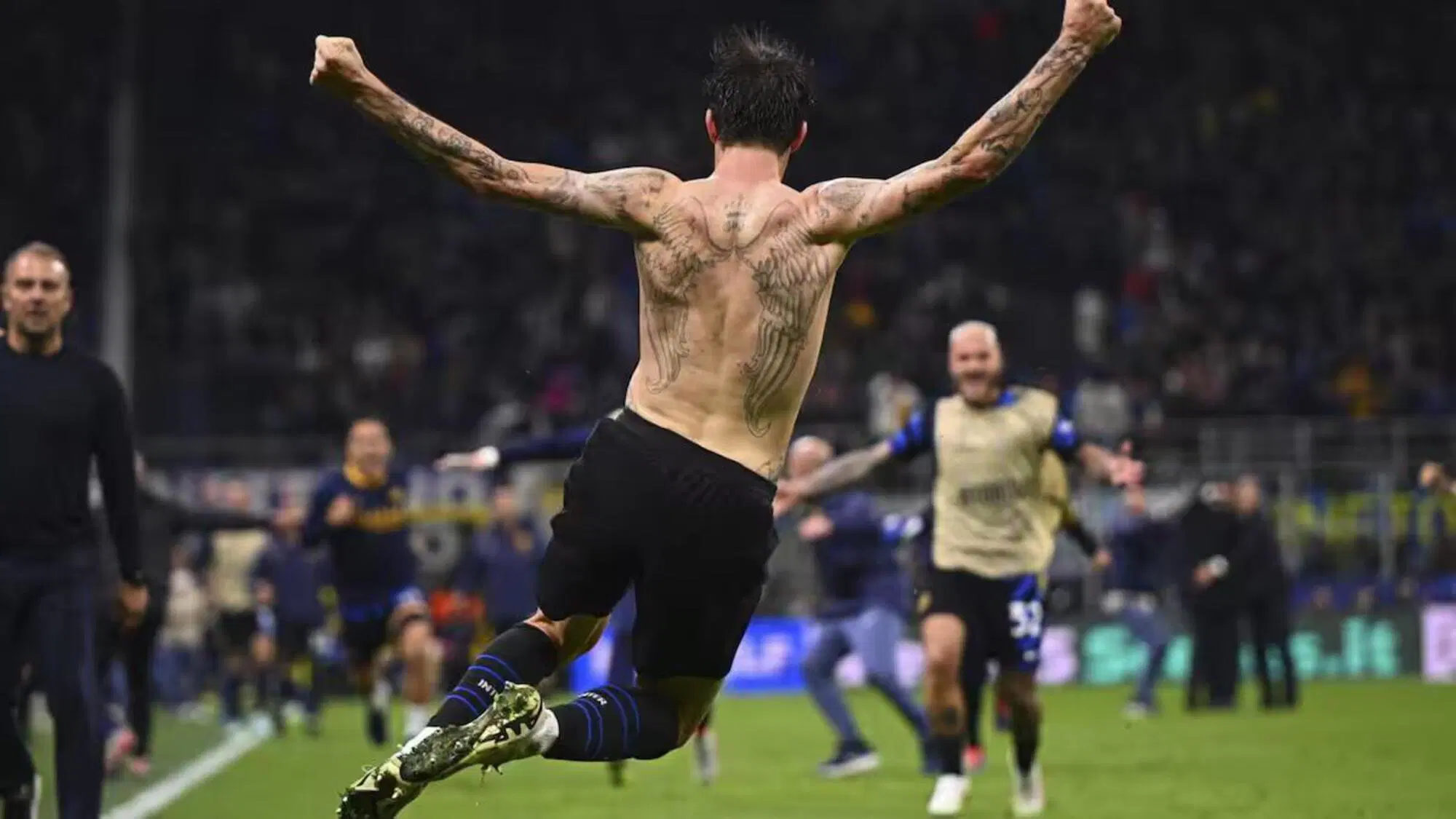 L'esultanza di Francesco Acerbi per il 3-3 al 93esimo