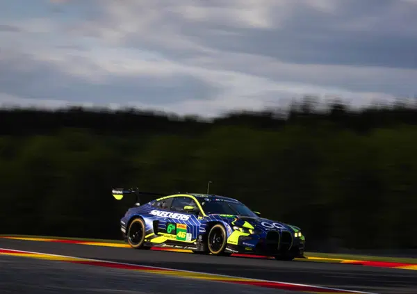 Ma che spettacolo sono Pecco Bagnaia e Franco Morbidelli che si studiano il botto della BMW di Valentino Rossi nel WEC? Signori, questo &egrave; motorsport