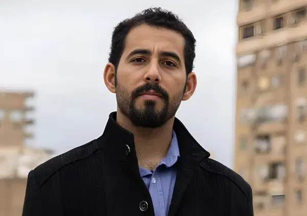 Il negazionismo vince il Premio Pulitzer? Il poeta palestinese Mosab Abu Toha vince per quattro articoli sul New Yorker (in cui non cita praticamente mai Hamas), ma sui social negava la sofferenza degli ostaggi a Gaza che ora lo attaccano 