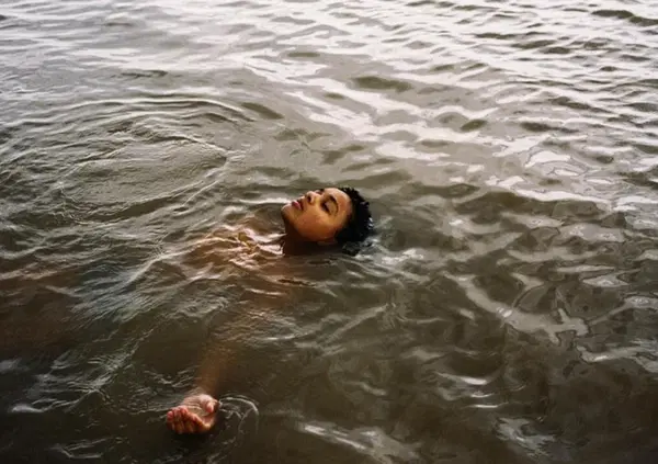 Abbiamo visto Bird con Barry Keoghan, ma com&rsquo;&egrave;? Un film (bellissimo) per capirsi quando non si capisce pi&ugrave; niente di s&eacute; e degli altri