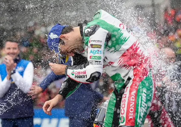 Johann Zarco, un backflip a Le Mans per ribaltare la MotoGP: il pilota che nuota controcorrente adesso va di moda, era ora