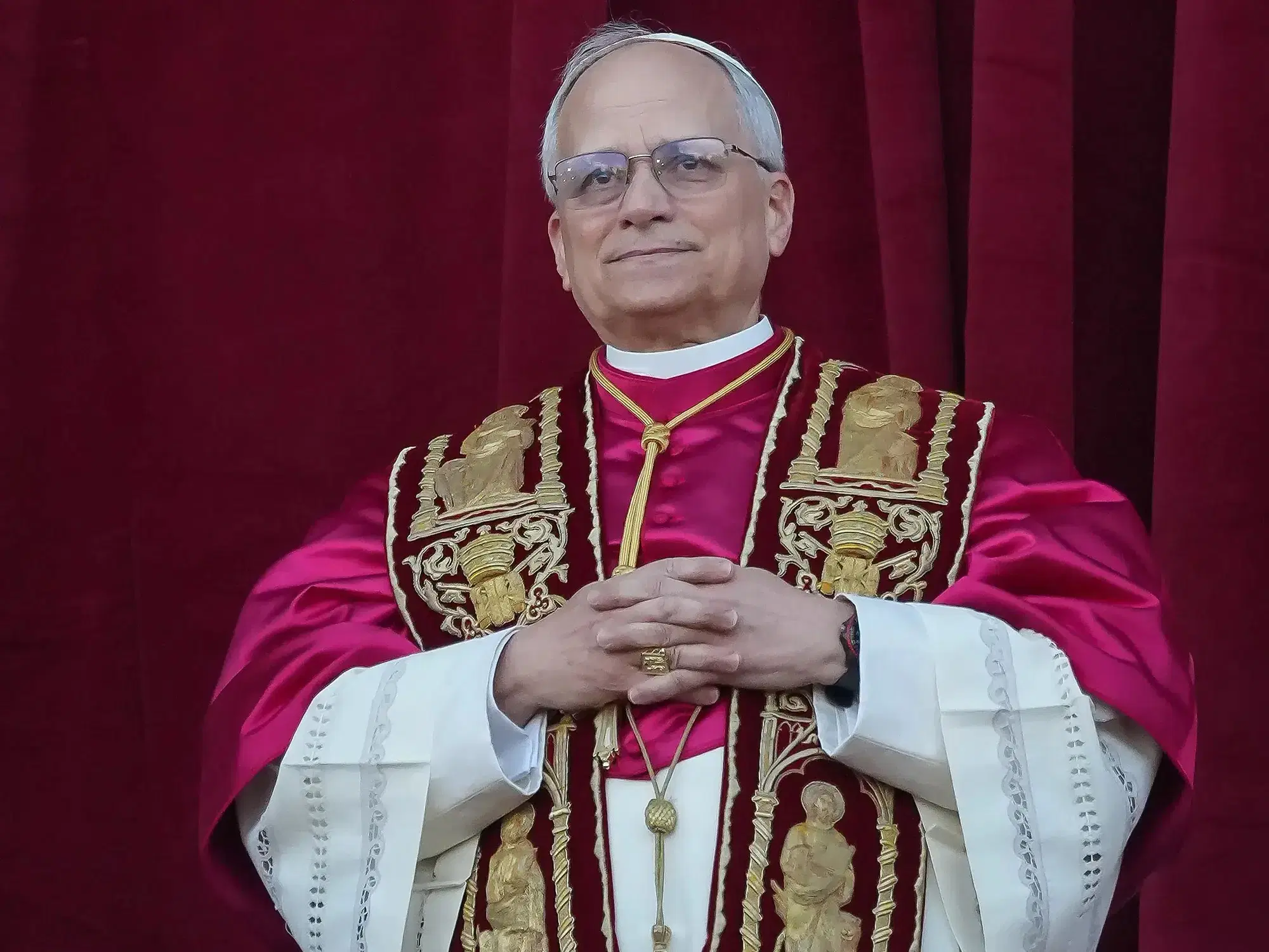 Leone XIV e il suo smartwatch