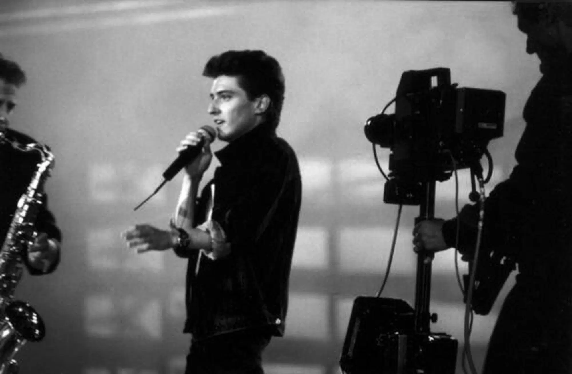 Pure, dall&rsquo;esordio al cardiopalma nel lontano 1981 con l&rsquo;album A Berlino&hellip; va bene, con l&rsquo;unico singolo oggi considerabile un evergreen, per quanto dimesso o a intermittenza, il brano omonimo e una manciata di canzoni stranianti e cos&igrave; lontane dalla m