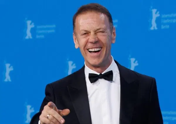 Le Iene contro Siffredi, Rocco smonta il caso violenze: "L'anno scorso su Netflix un supereroe, ora uno stupratore? E la fortuna di Roberta Rei...". E a Dagospia: &ldquo;Ho sbagliato a fidarmi&rdquo;. E le presunte vittime? &ldquo;Promuovono il loro OF&rdquo;