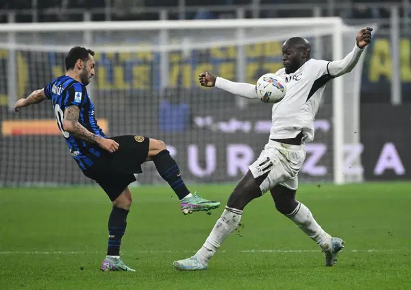 TOTAL WAR! Il Napoli e l'Inter stanno per alzare il livello: ecco perch&eacute; questa corsa allo scudetto (che vede un favorito solo...) sar&agrave; roba mai vista prima