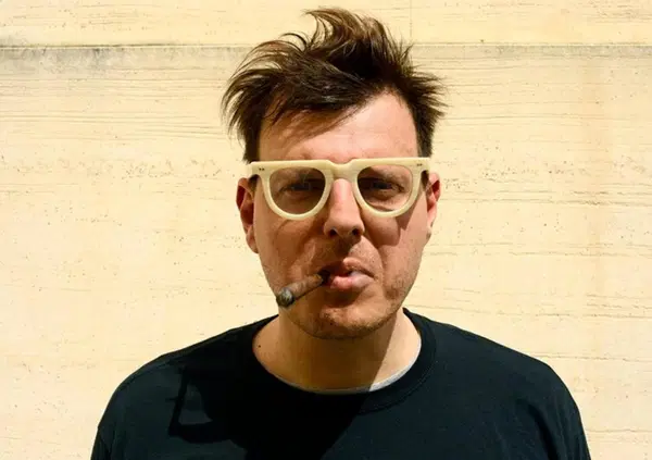 &ldquo;Amazon sta diventando una discarica culturale perfetta&rdquo;: Massimiliano Parente distrugge il sistema Cultura: il Premio Strega? &ldquo;A volte sono migliori i libri scritti dall&rsquo;intelligenza artificiale, ma&hellip;&rdquo;