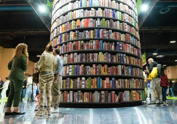 Il Salone del libro di Torino ancora deve iniziare ed &egrave; gi&agrave; polemica? S&igrave;, contro Libraccio e la &ldquo;concorrenza sleale&rdquo;: ma perch&eacute; gli editori indipendenti si rivoltano? Ve lo spieghiamo qui 