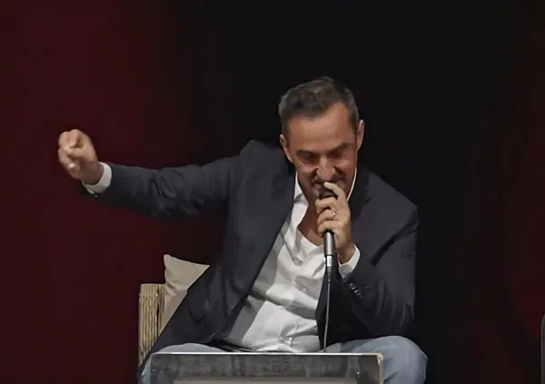 DEEJAY CHIAMA TINTORIA: Nicola Savino show: &ldquo;Per Linus uso una pancera per la m*nchia&rdquo;. La mer*a? &ldquo;&Egrave; buonissima&rdquo;. Fiorello? &ldquo;Mi ha fotografato mentre cagavo&rdquo;. E su ultras, Gino Paoli e 883&hellip;