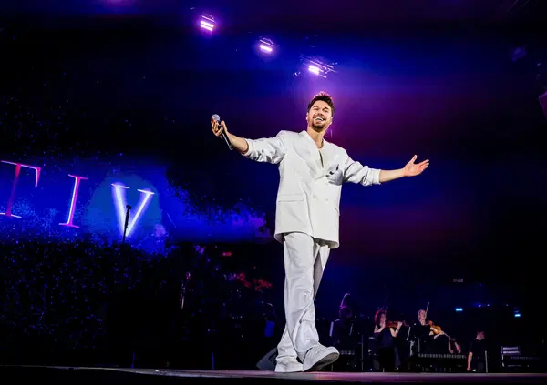 Siamo stati al concerto di Alban Skenderaj, all'Unipol Forum di Milano, la popstar pi&ugrave; famosa d'Albania. Com'&egrave; stato? Un momento storico tra orgoglio albanese, ottima musica e proposte di matrimonio...