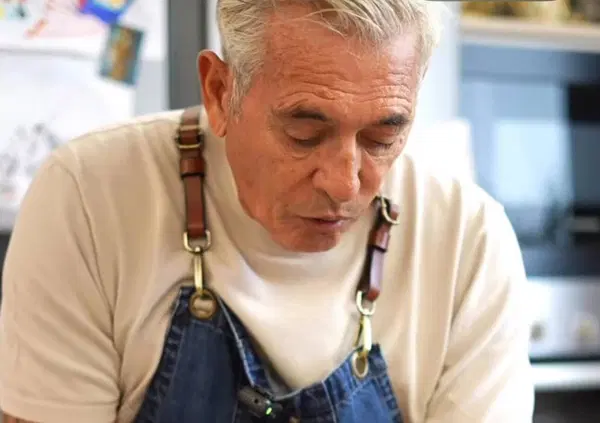 Abbiamo letto e cucinato una ricetta (spezzatino) di &ldquo;Tutto in una pentola&rdquo;, il libro di Franco Lucia, il pap&agrave; di Fedez: com&rsquo;&egrave; andata? Cucina zero sbatti per sfamare chi ami: e non c&rsquo;&egrave; niente di pi&ugrave; politicamente scorretto di una cosa cos&igrave; (VIDEO)