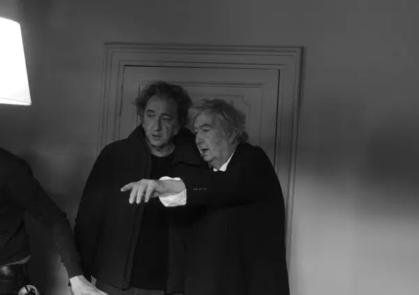 Non abbiamo visto al cinema L'Infinito, primo film da regista di Umberto Contarello (prodotto da Paolo Sorrentino), ma ve lo raccontiamo. Perch&eacute;? Il silenzio, la bugia, la melodia vanno goduti in sala...