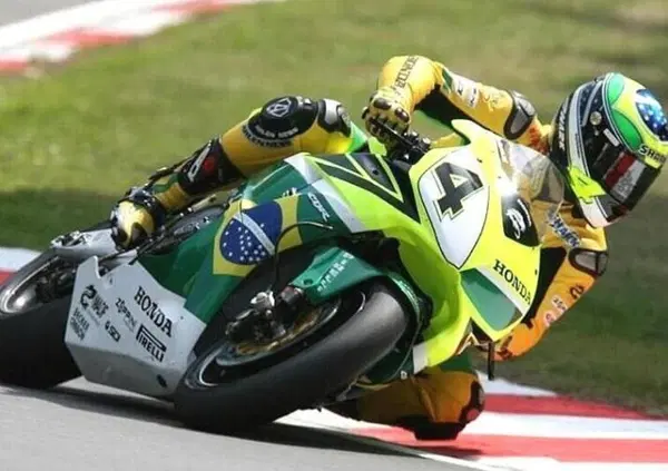 [VIDEO] Alex Barros la tocca piano: &ldquo;Valentino Rossi spinger&agrave; per la rivalit&agrave; tra Acosta e Marquez. Quartararo? C&rsquo;&egrave; chi &egrave; da prendere a pugni in faccia&rdquo; 