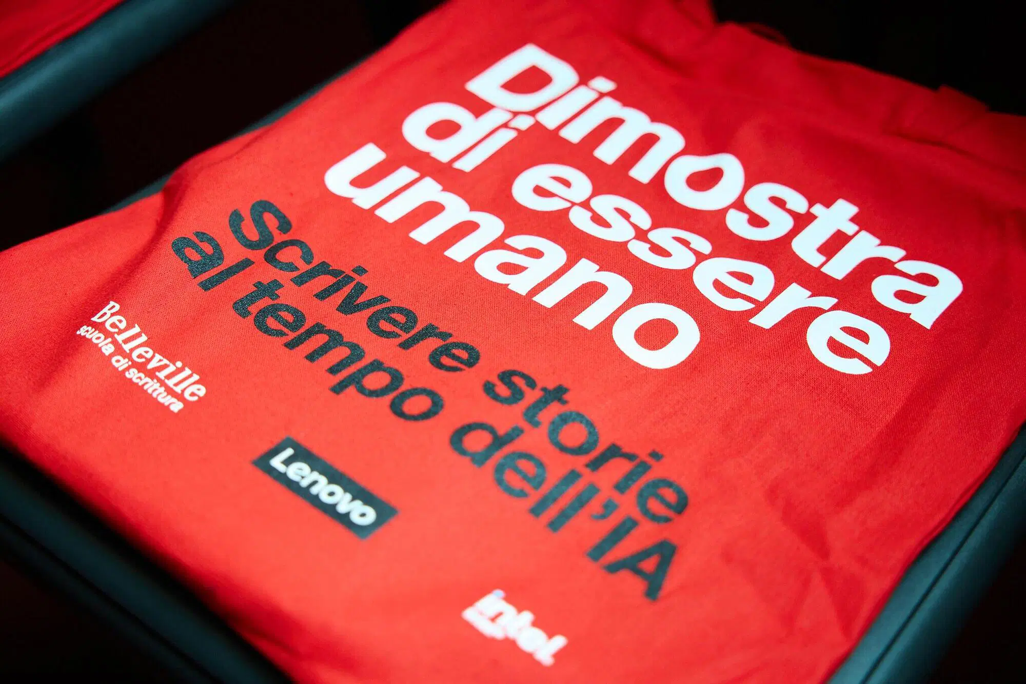 Dimostra di essere umano &ndash; Scrivere storie al tempo dell'AI &egrave; il titolo dell'iniziativa di Lenovo e Scuola Belleville
