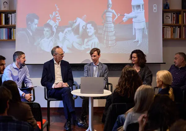 Lenovo Yoga e Scuola Belleville insegnano che fare letteratura con l&rsquo;AI &egrave; possibile, ma dobbiamo imparare a &ldquo;far impazzire&rdquo; la macchina