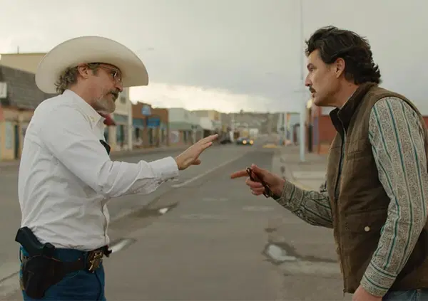 Ma i film western sono tornati di moda? S&igrave;, ma tra Eddington di Ari Aster (oggi a Cannes con Joaquin Phoenix) e Americana con Sydney Sweeney, scordatevi Sergio Leone... Ecco come si &egrave; trasformato il genere