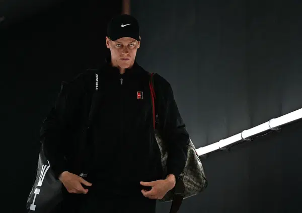 Ecco come Jannik Sinner ha sventato una psicosi tutta italiana contro Tommy Paul, tra vesciche, fastidi e cori laziali