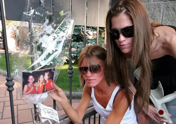 Omicidio Chiara Poggi, Nuzzi smonta il supertestimone &ldquo;coraggioso&rdquo;: &ldquo;Hai paura? Vai dai magistrati, non in tv. Le sedute spiritiche si facevano per il caso Moro, dobbiamo crescere&rdquo;. Le sorelle Cappa? &ldquo;Tirate dentro&rdquo;. Ma erano amiche della vittima o&hellip;?