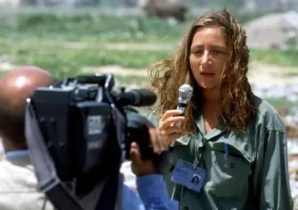 Il giornalismo contro il male del mondo: sapete qual &egrave; la verit&agrave; su Ilaria Alpi, uccisa per un&rsquo;inchiesta? Dalla pista del traffico di armi al silenzio dell&rsquo;Onu. Ecco come si muore (e non si dovrebbe) per la libert&agrave; di informazione&hellip; 