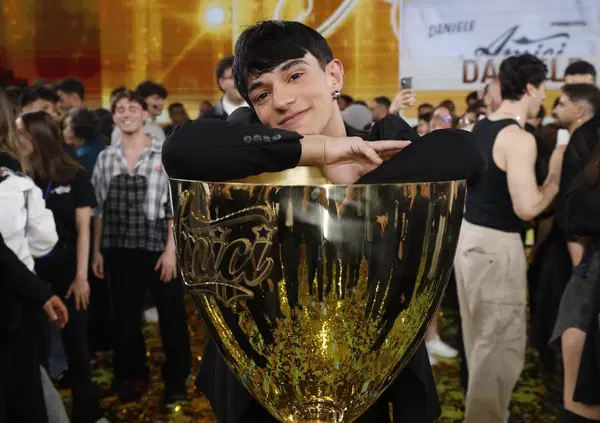 Amici di Maria De Filippi, pagelle della finale: Daniele vince e non ci crede (9), Trigno trionfa (inaspettatamente?) nel canto (7), Amadeus finto diplomatico (4). Rudy Zerbi? Non pervenuto (1). E Alessia, Antonia e Francesco...