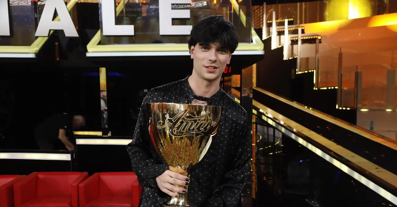 Amici di Maria De Filippi, ma Trigno ha vinto la categoria canto grazie all'effetto Sarah Toscano? Dalle &ldquo;polemiche&rdquo; alla coppa? Vi spieghiamo perch&eacute; non c&rsquo;&egrave; da stupirsi della sua vittoria