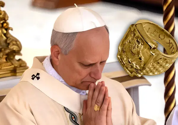 Ma avete visto l&rsquo;anello pastorale di Papa Leone XIV (che si commuove indossandolo)? E sapete quanto costa? Ecco tutti i dettagli: &ldquo;modello&rdquo;, design, simbolo, significato dell&rsquo;immagine e prezzo 