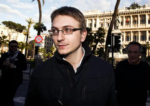 Omicidio Poggi, davvero se Alberto Stasi FOSSE INNOCENTE la famiglia di Chiara DOVREBBE RESTITUIRGLI 850mila euro di risarcimento come ha detto Corona? S&igrave;, ecco come&hellip;