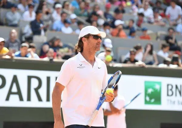 Fumata bianca anche per Jannik Sinner? Carlos Moy&aacute; &egrave; il nome a sorpresa, lui per&ograve; nega tutto. Ma attenzione...