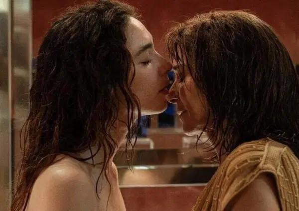 La stampa italiana esalta Fuori di Martone in concorso a Cannes, e all&rsquo;estero? &ldquo;Ripetitivo&rdquo; (Variety), &ldquo;Non lascia il segno&rdquo; (Hollywood Reporter), &ldquo;Scialbo&rdquo; e... Ma perch&eacute; va sempre a finire cos&igrave;?