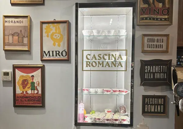 Siamo andati a mangiare al nuovo ristorante di Claudio Amendola a Milano, Frezza (Cascina Romana). Ma com&rsquo;&egrave;? Una goduria, tra assaggi di romanit&agrave; e suppl&igrave; perfetti. E i prezzi? Vi raccontiamo tutto&hellip;