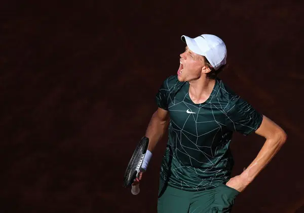 Roland Garros, c'&egrave; tennis oltre a Sinner e Alcaraz? Ecco i giudizi (impietosi) di Bertolucci e Courier: &ldquo;Zverev? Troppo discontinuo. Medvedev in crisi e inefficace. De Minaur...&rdquo;. E Musetti? Occhio, perch&eacute; a Parigi pu&ograve; essere protagonista