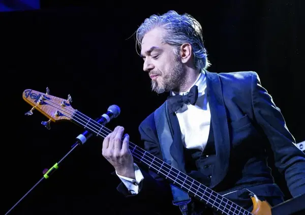 Davvero al Mi Ami Festival hanno intitolato i bagni a Morgan? Il cantante condivide la targa: &ldquo;Ignobile manifestazione di violenza&hellip;&rdquo;