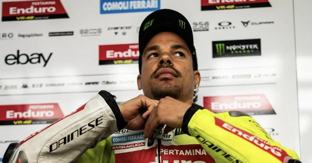 Mettetevi comodi per "200 Domeniche", il film assurdo sulla Silverstone di Franco Morbidelli: spallate a Marquez, risse passive, olio e una torta al cioccolato